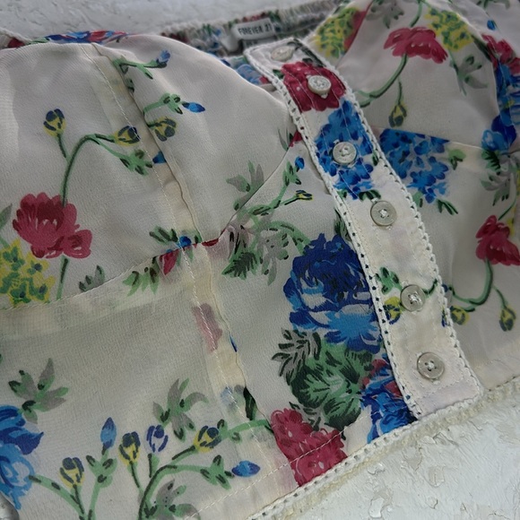 🌊🌸Floral Crop Top🌴🌸 - Picture 4 of 5